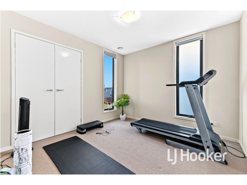 49 Glenrose Boulevard, Clyde North VIC 3978