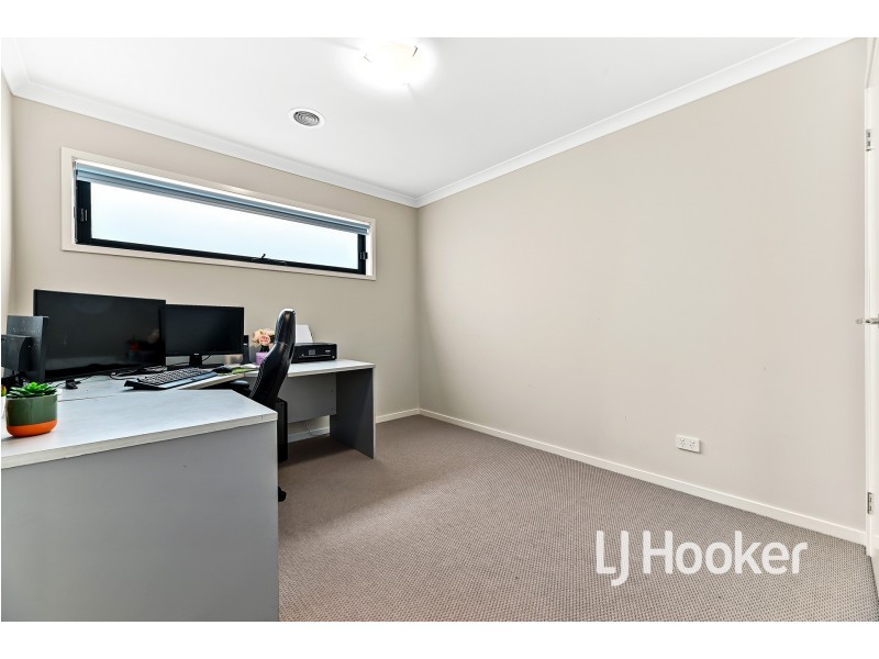 49 Glenrose Boulevard, Clyde North VIC 3978