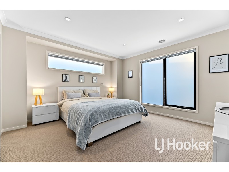 49 Glenrose Boulevard, Clyde North VIC 3978