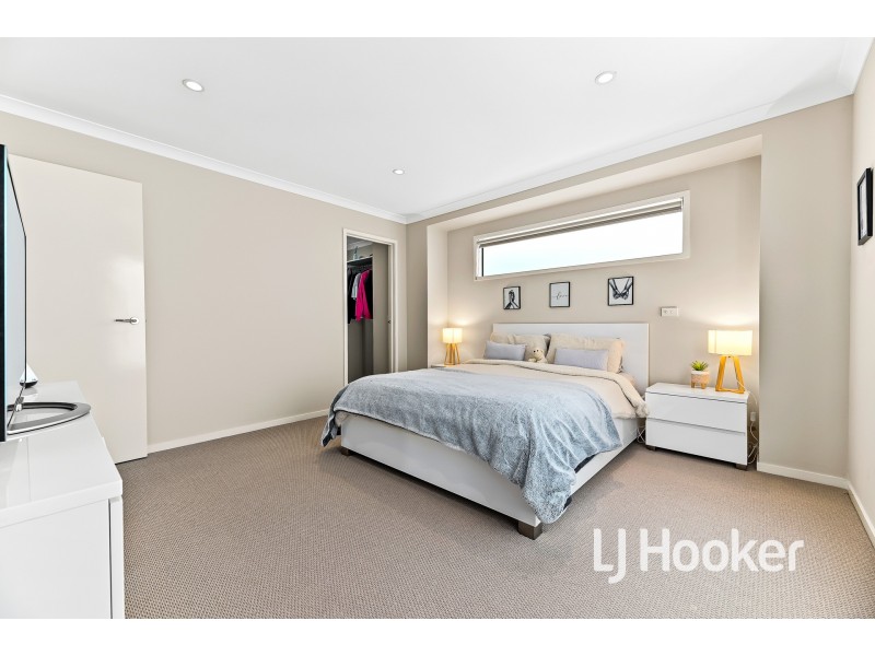 49 Glenrose Boulevard, Clyde North VIC 3978