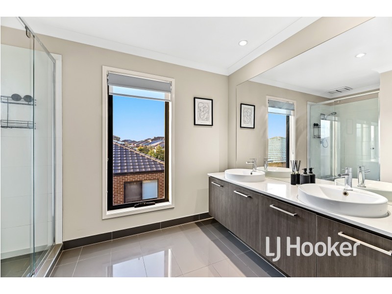 49 Glenrose Boulevard, Clyde North VIC 3978