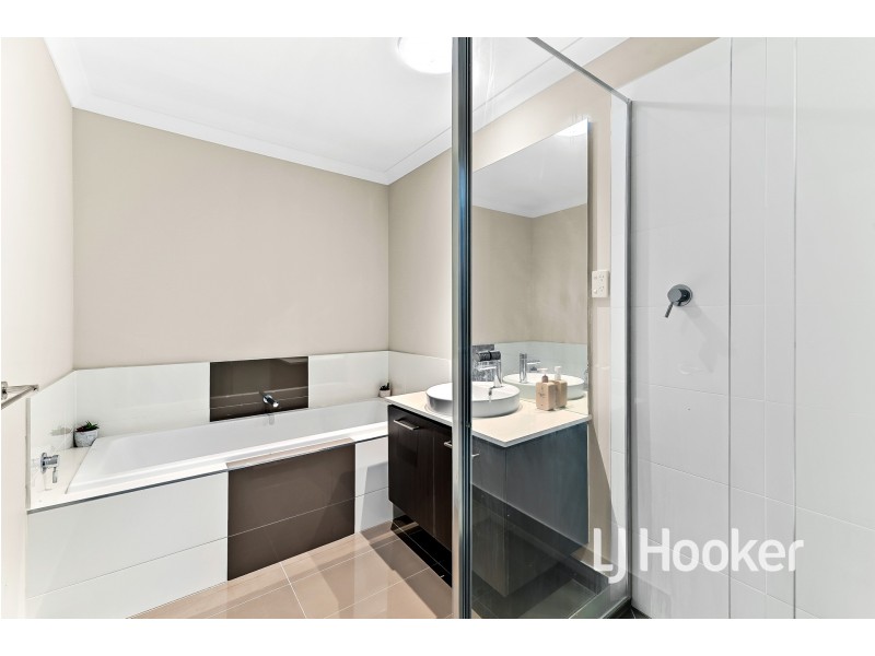 49 Glenrose Boulevard, Clyde North VIC 3978