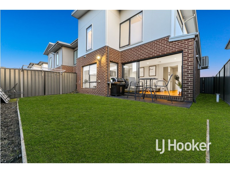 49 Glenrose Boulevard, Clyde North VIC 3978