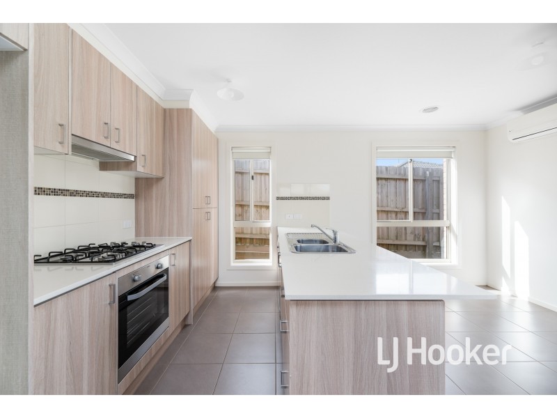 5 Springwater Drive, Drouin VIC 3818