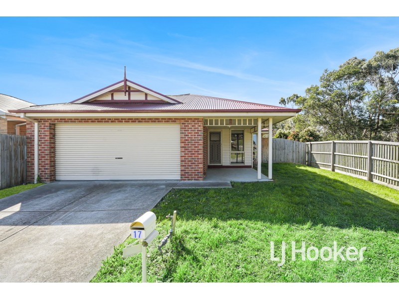 17 Tribuzi Close, Pakenham VIC 3810