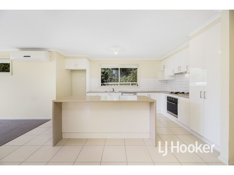 17 Tribuzi Close, Pakenham VIC 3810