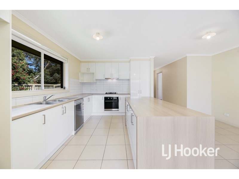 17 Tribuzi Close, Pakenham VIC 3810