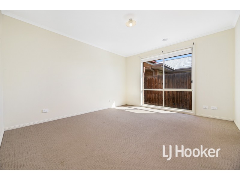 17 Tribuzi Close, Pakenham VIC 3810