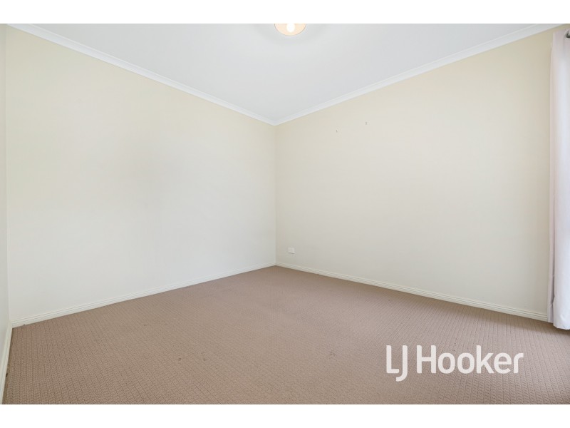 17 Tribuzi Close, Pakenham VIC 3810