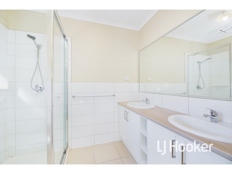 17 Tribuzi Close, Pakenham VIC 3810