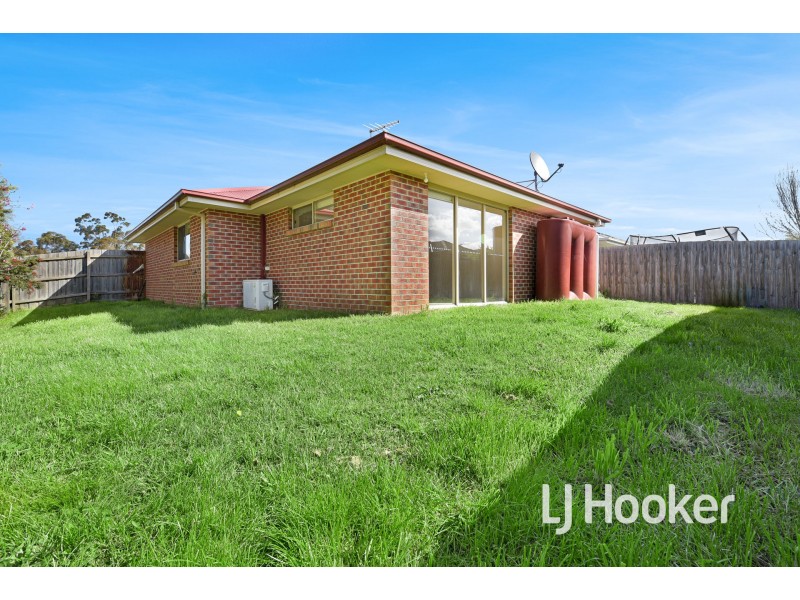 17 Tribuzi Close, Pakenham VIC 3810