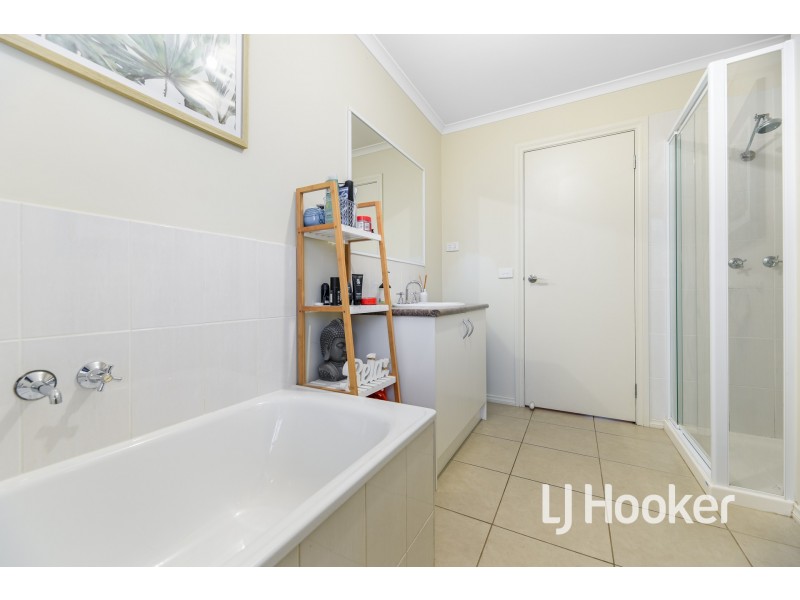 5 Laurel Lane, Pakenham VIC 3810