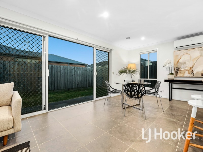 16 Manchester Boulevard, Officer VIC 3809