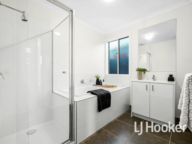 16 Manchester Boulevard, Officer VIC 3809