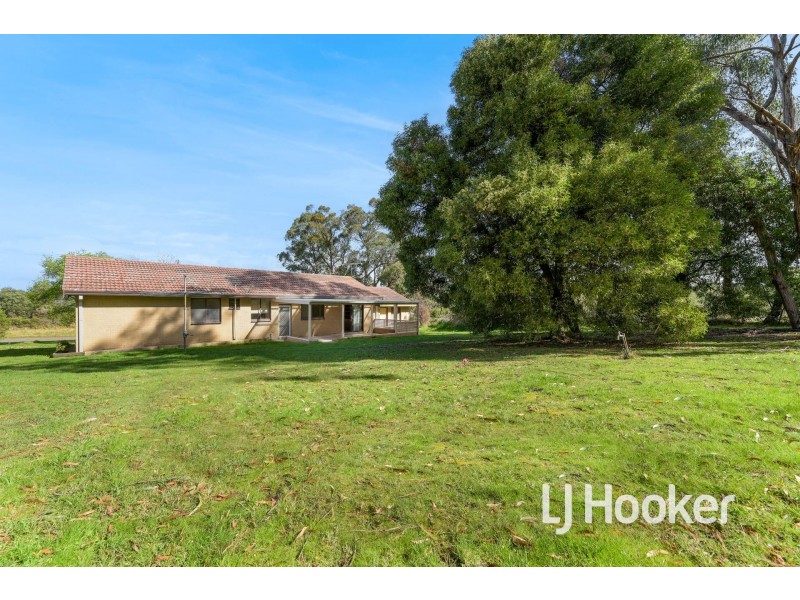 96 Railway Avenue, Garfield VIC 3814