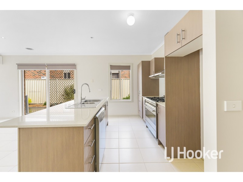 1 Azure Court, Pakenham VIC 3810