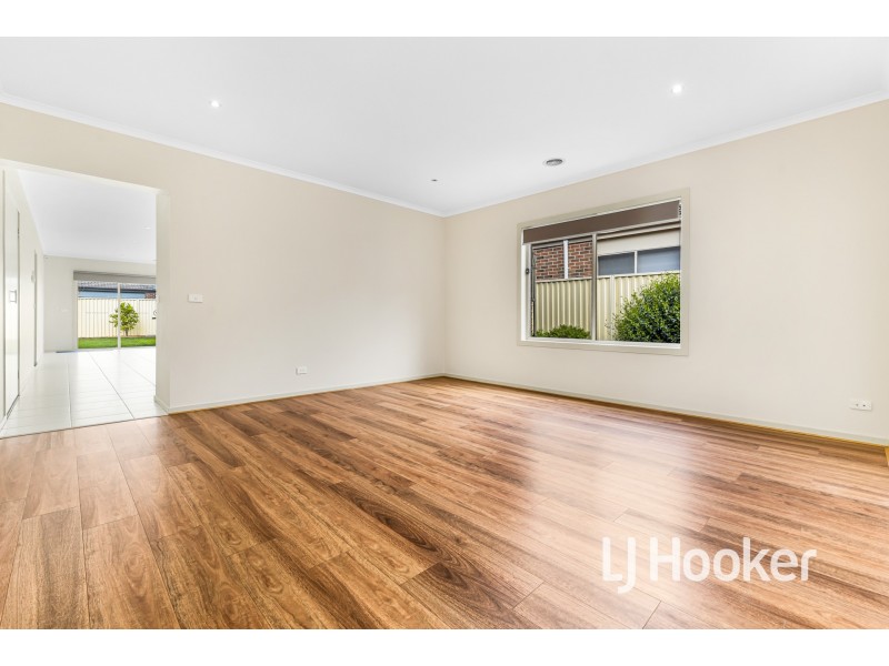 1 Azure Court, Pakenham VIC 3810