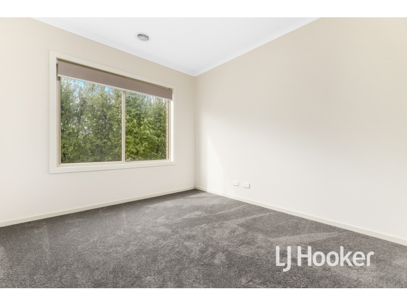 1 Azure Court, Pakenham VIC 3810
