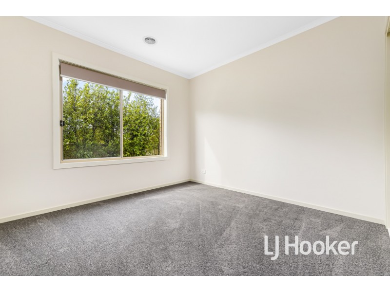 1 Azure Court, Pakenham VIC 3810