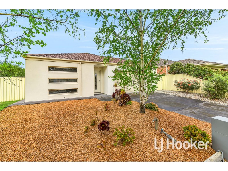 1 Azure Court, Pakenham VIC 3810