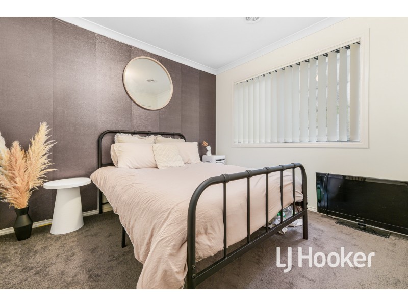 14 McClenaghan Place, Pakenham VIC 3810