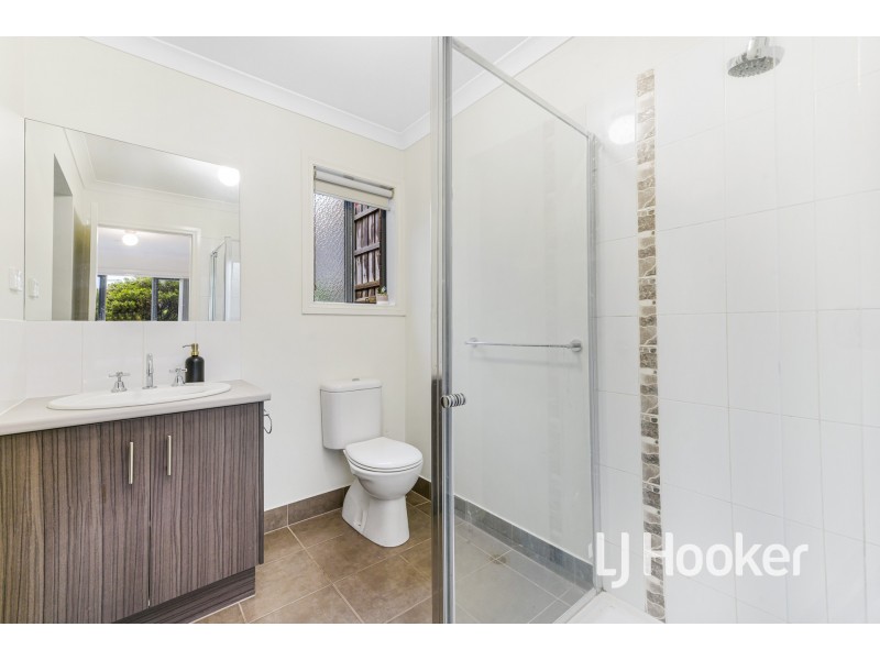 14 McClenaghan Place, Pakenham VIC 3810