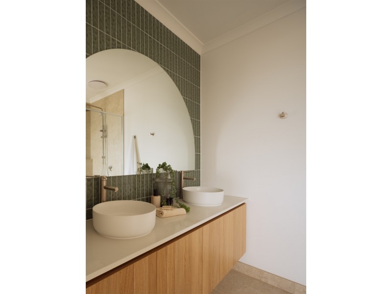 27 Simmental Street, Drouin VIC 3818