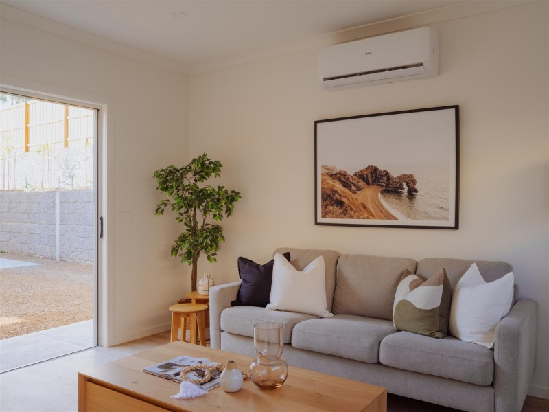 27 Simmental Street, Drouin VIC 3818