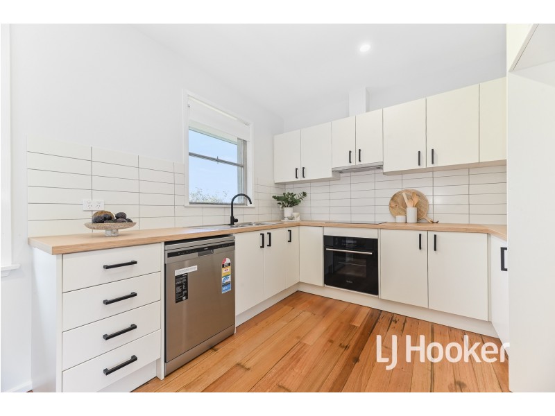 8 Deveney Street, Pakenham VIC 3810