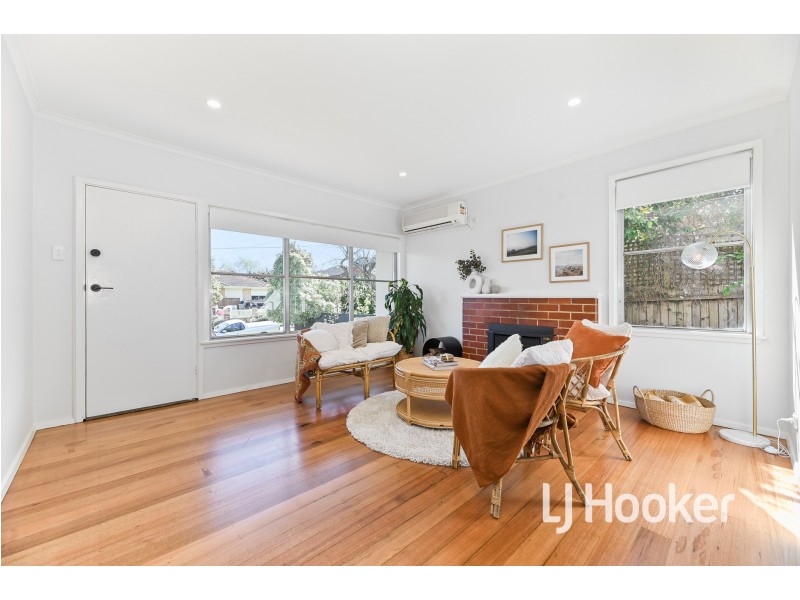 8 Deveney Street, Pakenham VIC 3810