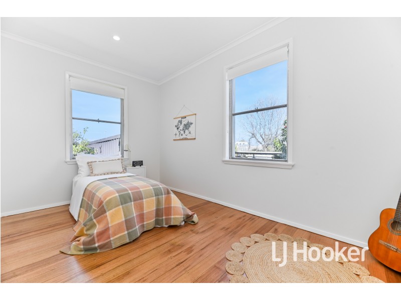 8 Deveney Street, Pakenham VIC 3810