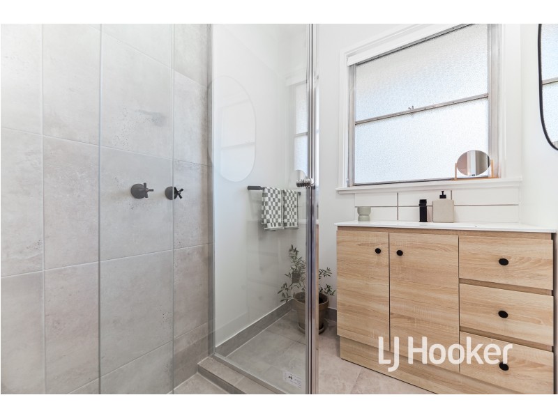 8 Deveney Street, Pakenham VIC 3810