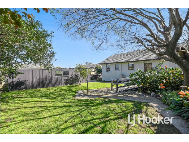 8 Deveney Street, Pakenham VIC 3810