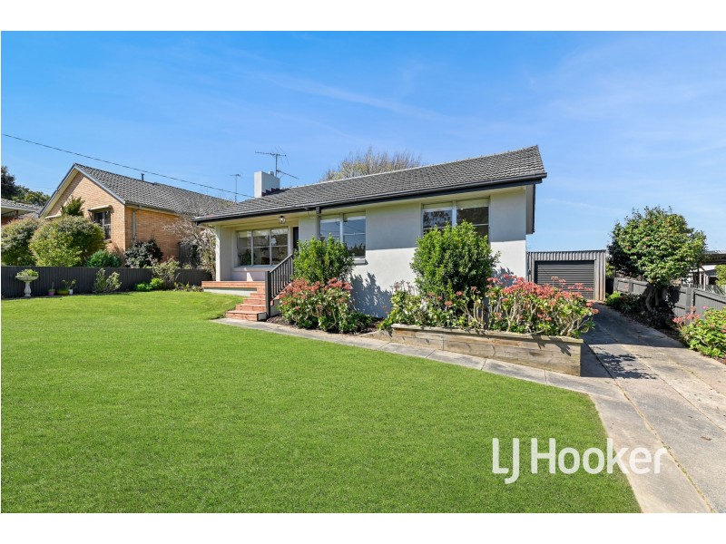 8 Deveney Street, Pakenham VIC 3810