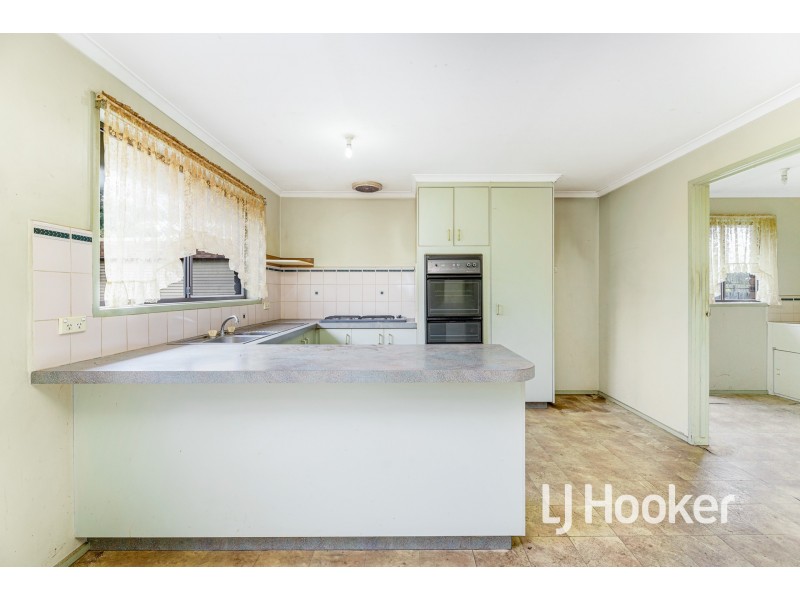 16 Barrington Drive, Pakenham VIC 3810