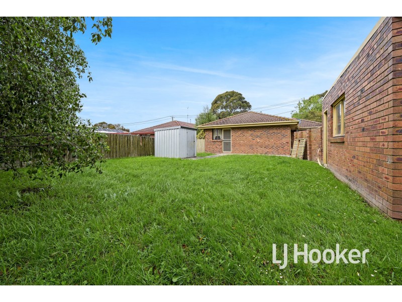 16 Barrington Drive, Pakenham VIC 3810