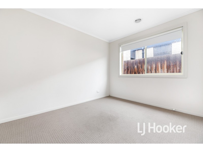 5 Tribuzi Close, Pakenham VIC 3810