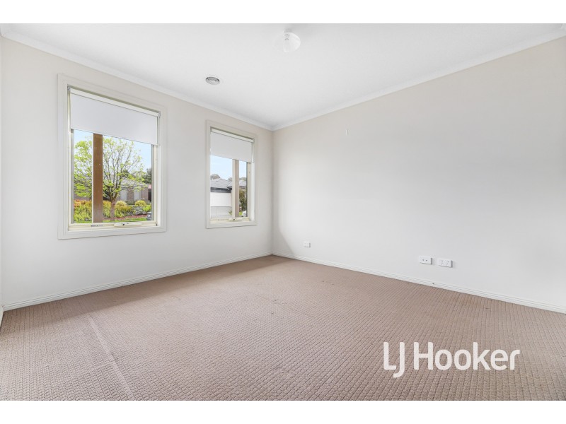 5 Tribuzi Close, Pakenham VIC 3810