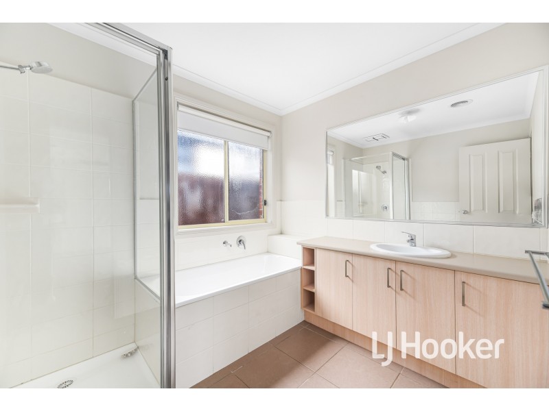 5 Tribuzi Close, Pakenham VIC 3810