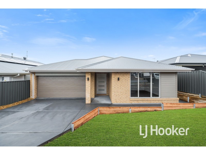 136 Timberline Parkway, Pakenham VIC 3810
