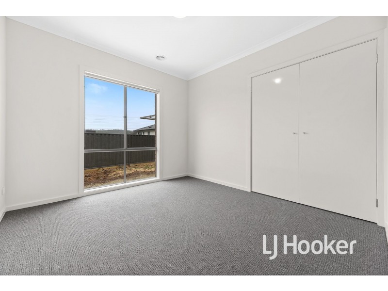 136 Timberline Parkway, Pakenham VIC 3810