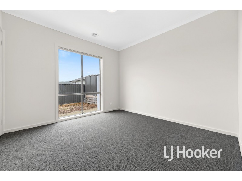 136 Timberline Parkway, Pakenham VIC 3810