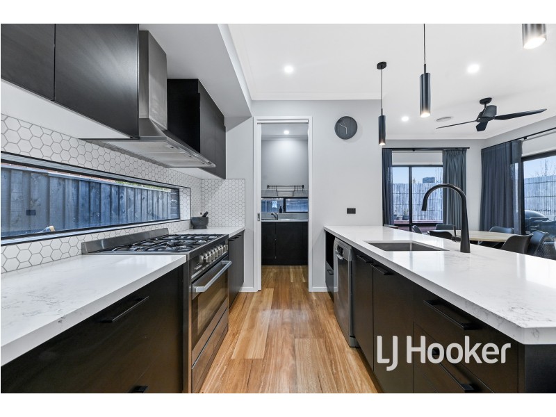 65 Kaduna Drive, Officer South VIC 3809