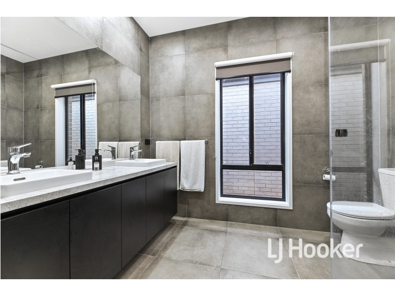 65 Kaduna Drive, Officer South VIC 3809