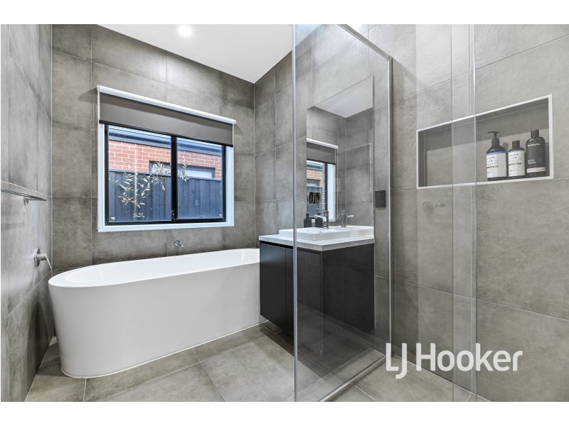 65 Kaduna Drive, Officer South VIC 3809