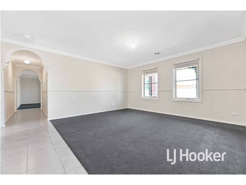 8 Glade Court, Cranbourne VIC 3977