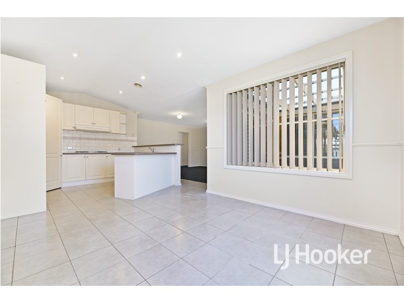 8 Glade Court, Cranbourne VIC 3977