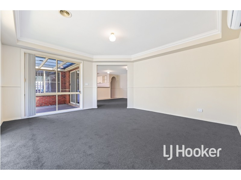 8 Glade Court, Cranbourne VIC 3977
