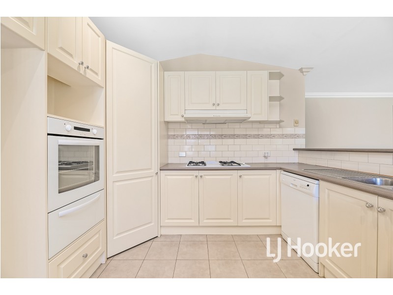 8 Glade Court, Cranbourne VIC 3977