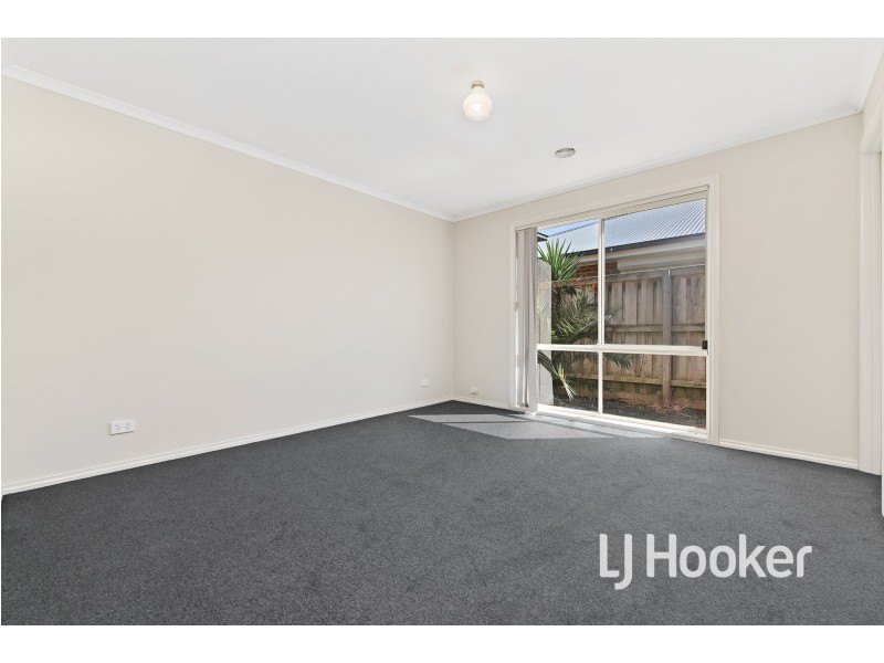 8 Glade Court, Cranbourne VIC 3977